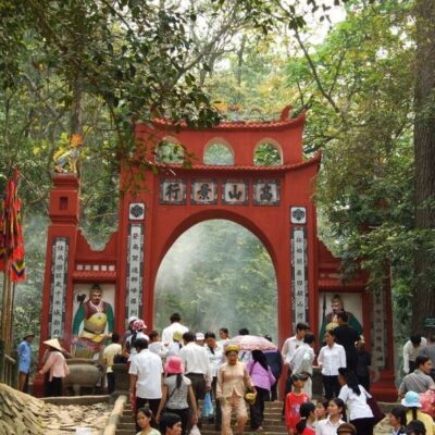 ĐỀN HÙNG - ĐỀN MẪU ÂU CƠ